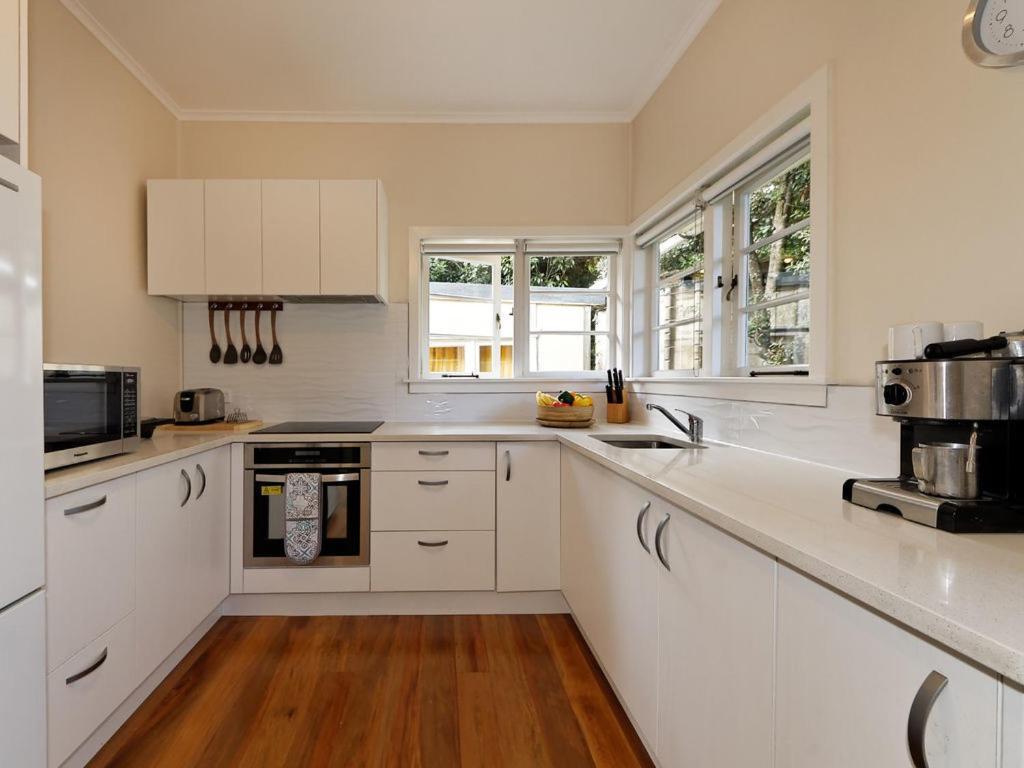 Surfer'S Sunshine Cottage - Piha Holiday Home Extérieur photo
