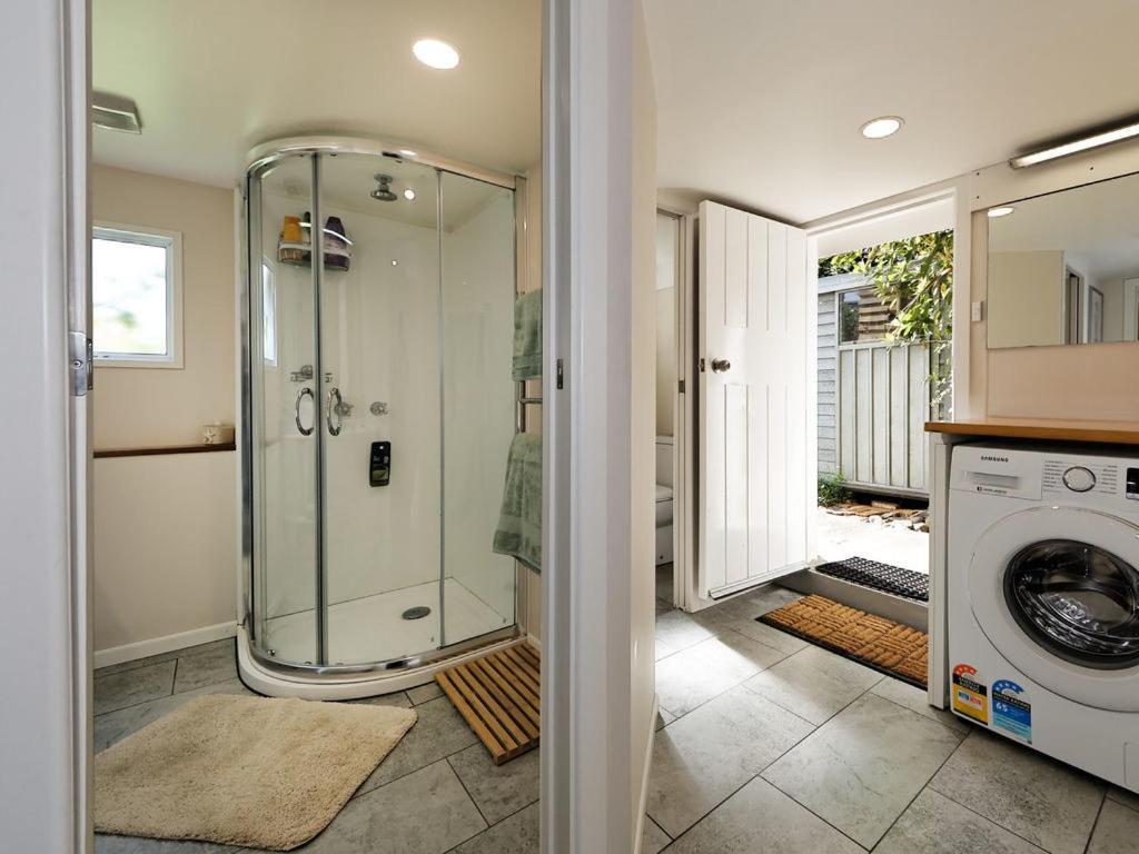 Surfer'S Sunshine Cottage - Piha Holiday Home Extérieur photo