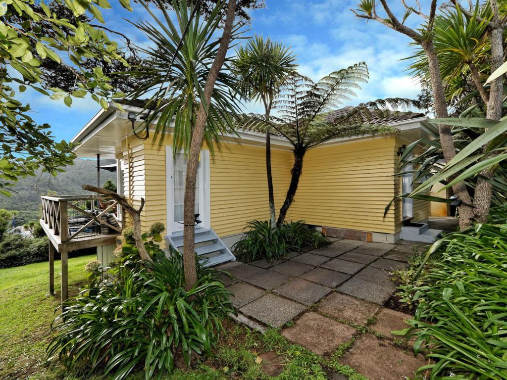 Surfer'S Sunshine Cottage - Piha Holiday Home Extérieur photo